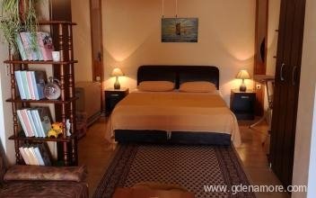 Studio apartment and room for rent, private accommodation in city Igalo, Montenegro